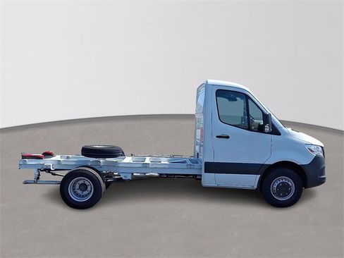 Used 2024 Mercedes-Benz Sprinter 4500 image 4