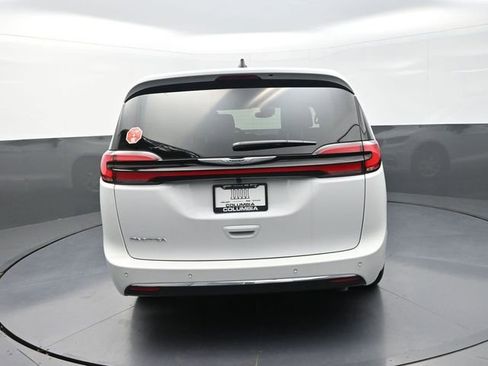 New 2026 Chrysler Pacifica Select FWD image 8