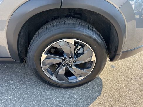 Used 2025 Nissan Rogue SV image 30