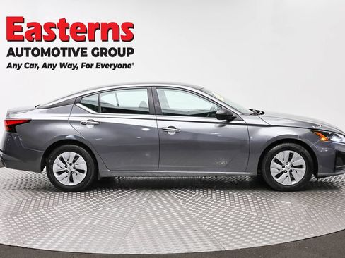 Used 2024 Nissan Altima 2.5 S FWD image 4