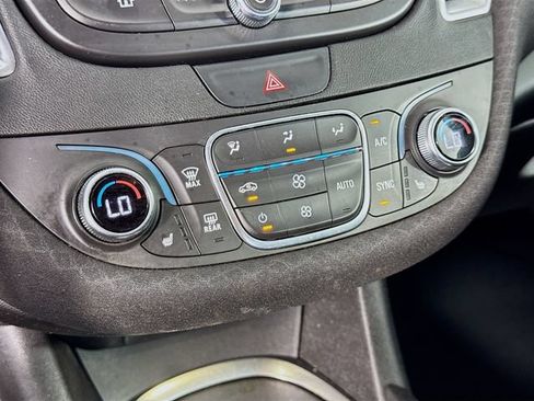 Used 2019 Chevrolet Malibu LT FWD image 17