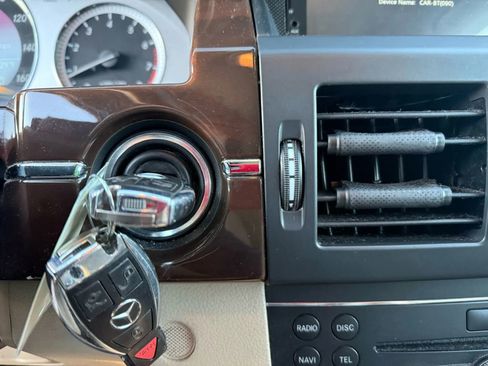 Used 2010 Mercedes-Benz GLK 350 4MATIC image 34