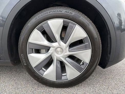 Used 2024 Tesla Model Y Long Range AWD/4WD image 21