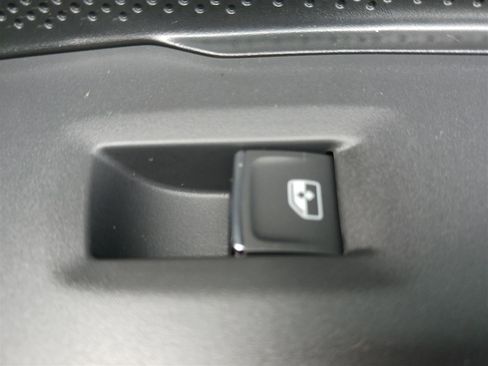 New 2025 Volkswagen Tiguan SE R-Line image 40