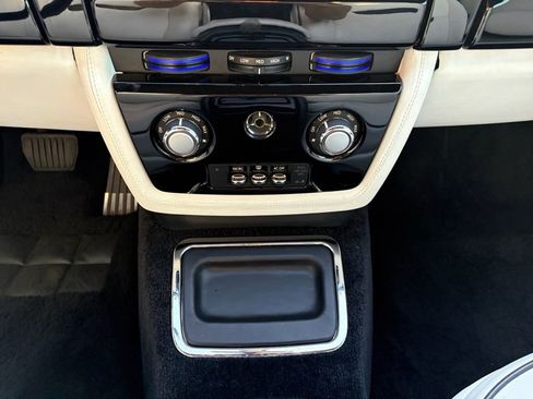 Used 2009 Rolls-Royce Phantom Drophead Coupe image 12