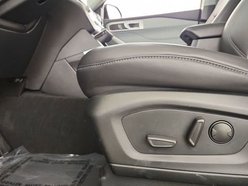 New 2024 Ford Explorer XLT w/ Equipment Group 202A image 29