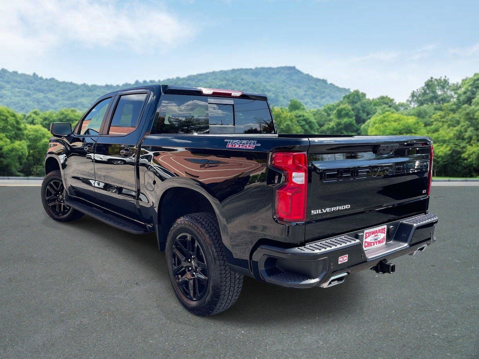 Used 2026 Chevrolet Silverado 1500 LT Trail Boss w/ LT Trail Boss Premium Package AWD/4WD image 25