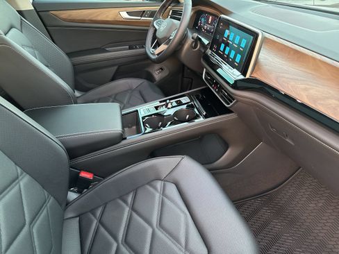 New 2026 Volkswagen Atlas SE FWD image 25