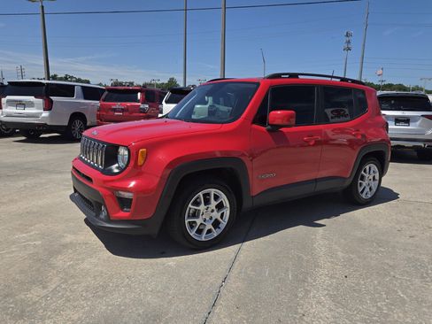 Used 2019 Jeep Renegade Latitude FWD image 3