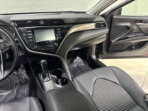 Used 2020 Toyota Camry SE FWD image 22