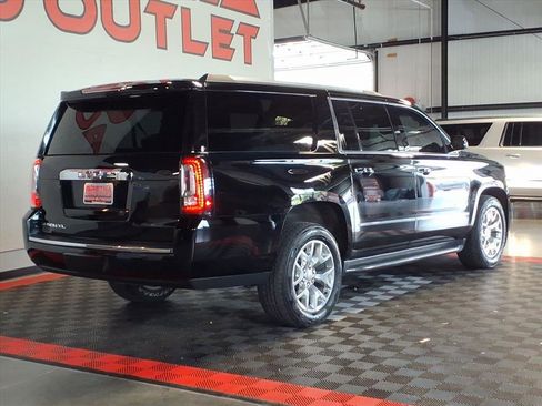 Used 2019 GMC Yukon XL Denali image 8