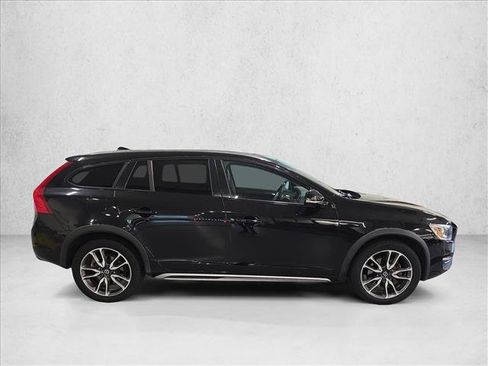Used 2016 Volvo V60 T5 Cross Country AWD/4WD image 4