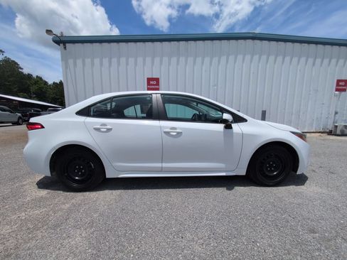 Used 2022 Toyota Corolla LE FWD image 9