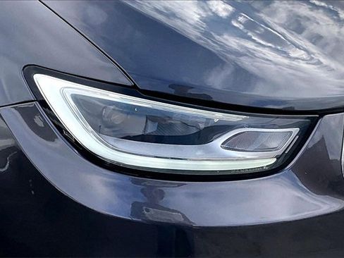 Used 2023 Chrysler Pacifica Touring-L image 29