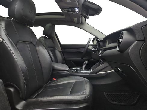 Used 2018 Alfa Romeo Stelvio AWD image 26
