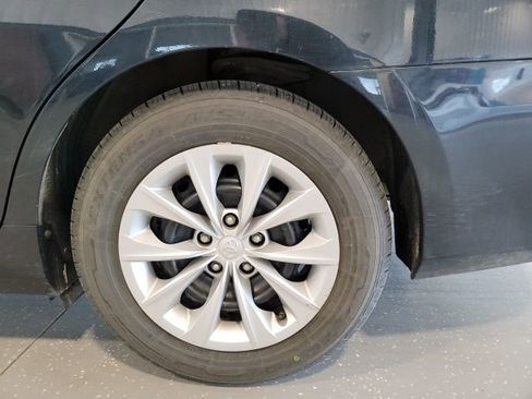 Used 2016 Toyota Camry LE image 11