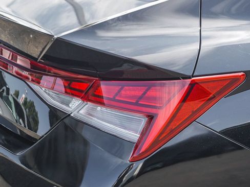 Used 2023 Hyundai Elantra Limited FWD image 8