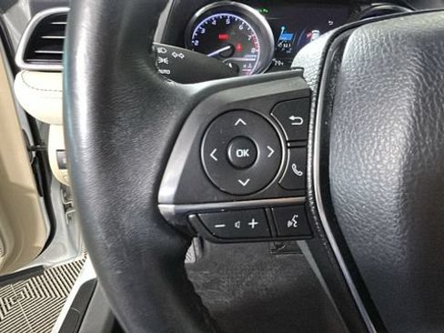 Used 2018 Toyota Camry XLE FWD image 15
