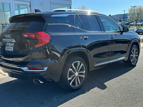 Used 2019 GMC Terrain Denali w/ Advanced Safety Package image 8