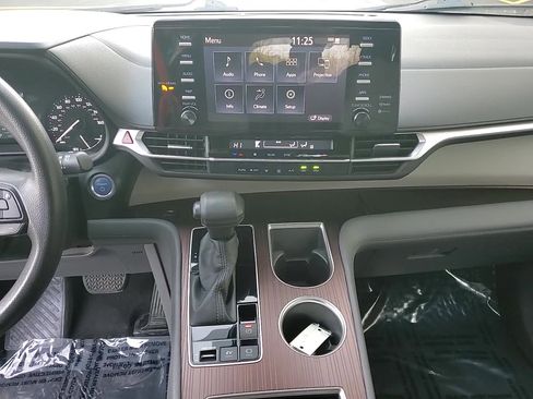 Used 2022 Toyota Sienna LE image 17