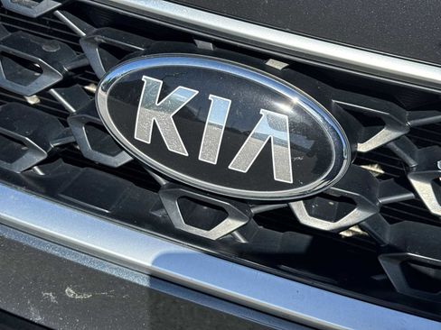 Used 2021 Kia Sorento LX FWD image 12