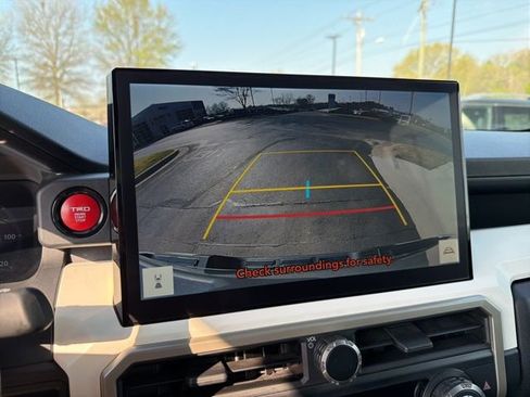 Used 2024 Toyota Tacoma TRD Off-Road AWD/4WD image 17