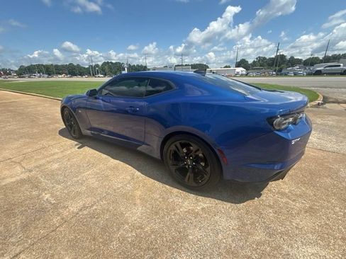 Used 2020 Chevrolet Camaro LT RWD image 6