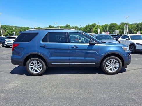 Used 2018 Ford Explorer XLT w/ Equipment Group 201A AWD/4WD image 9
