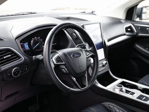 Used 2024 Ford Edge Titanium image 19