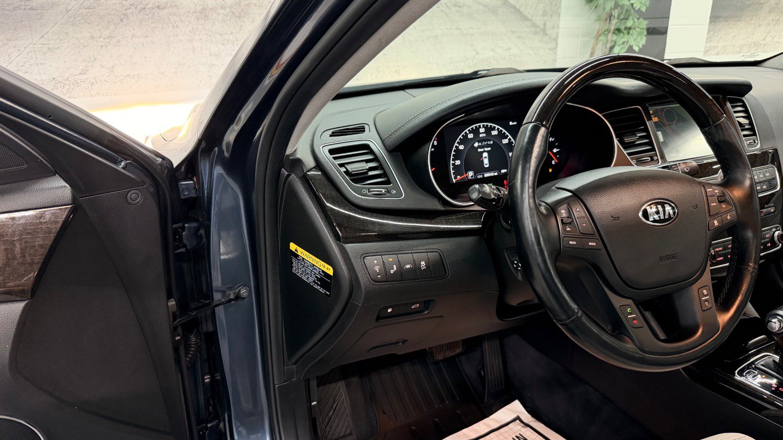 Used 2014 Kia Cadenza Limited FWD image 37