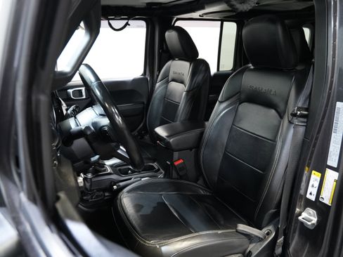 Used 2018 Jeep Wrangler Unlimited Sahara w/ Safety Group AWD/4WD image 28