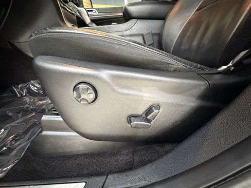Used 2019 Jeep Grand Cherokee Limited AWD/4WD image 25