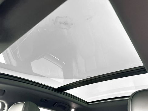 Certified 2025 Porsche Macan image 33