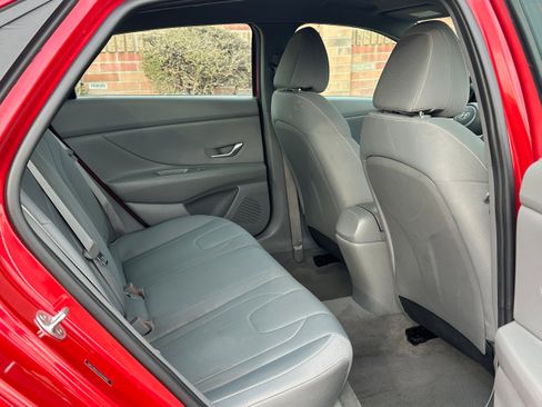 Used 2021 Hyundai Elantra SEL image 12