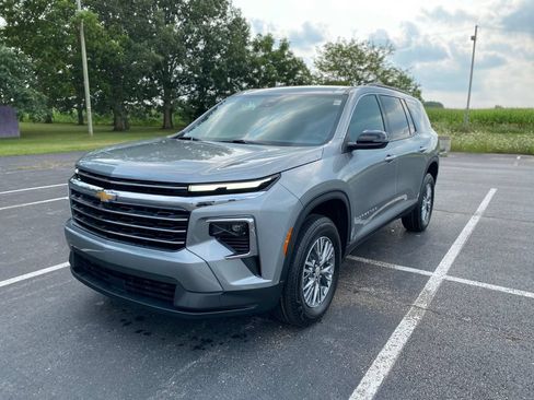 New 2026 Chevrolet Traverse LT w/ LPO, Floor Liner Package AWD/4WD image 3