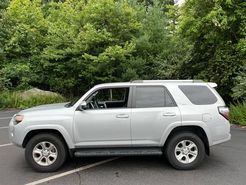 Used 2024 Toyota 4Runner SR5 AWD/4WD image 2