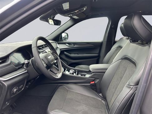 New 2025 Jeep Grand Cherokee image 10