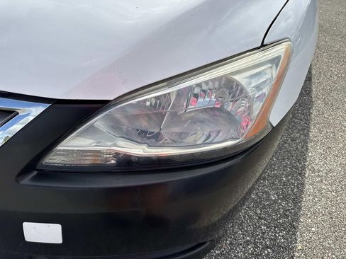 Used 2015 Nissan Sentra S image 10