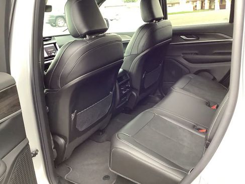 New 2026 Jeep Grand Cherokee Altitude image 22