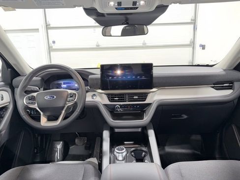 Used 2025 Ford Explorer Active image 9