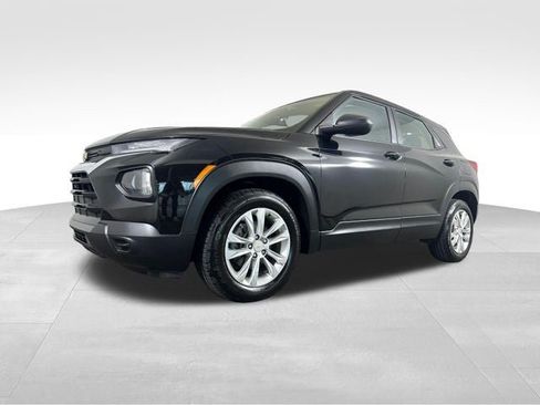 Used 2023 Chevrolet TrailBlazer LS FWD image 2
