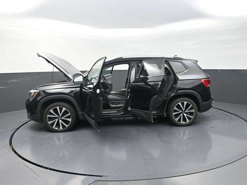 Used 2024 Volkswagen Taos SE FWD image 41