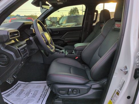 Used 2025 Toyota Tacoma TRD Pro image 9