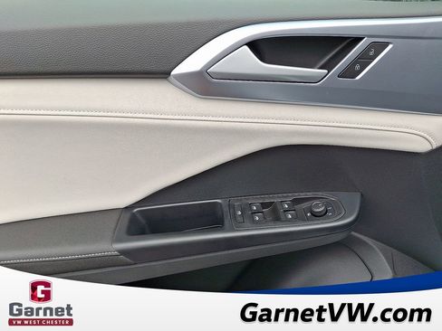 New 2025 Volkswagen Taos SE image 8