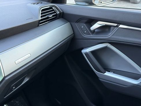 Used 2025 Audi Q3 2.0T Premium image 32