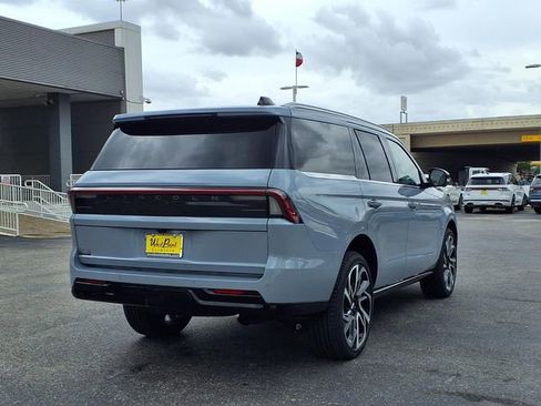 New 2026 Lincoln Navigator Reserve AWD/4WD image 2