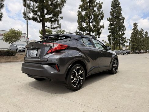 Used 2018 Toyota C-HR XLE FWD image 6