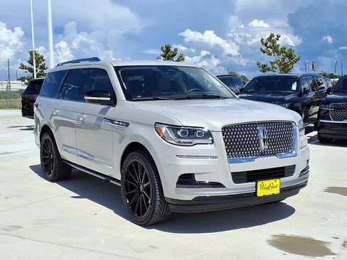 Certified 2022 Lincoln Navigator Reserve RWD image 7