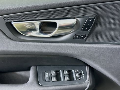 Used 2025 Volvo XC60 B5 Plus image 15