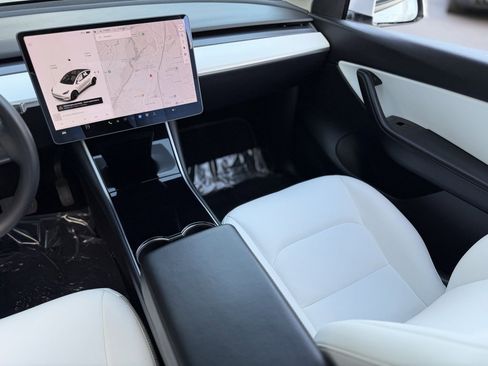 Used 2021 Tesla Model Y Long Range image 41